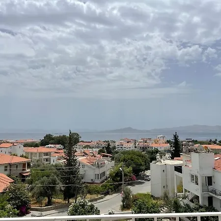 Full Deniz Manzarasina Sahip Cati Kati Dairesi *